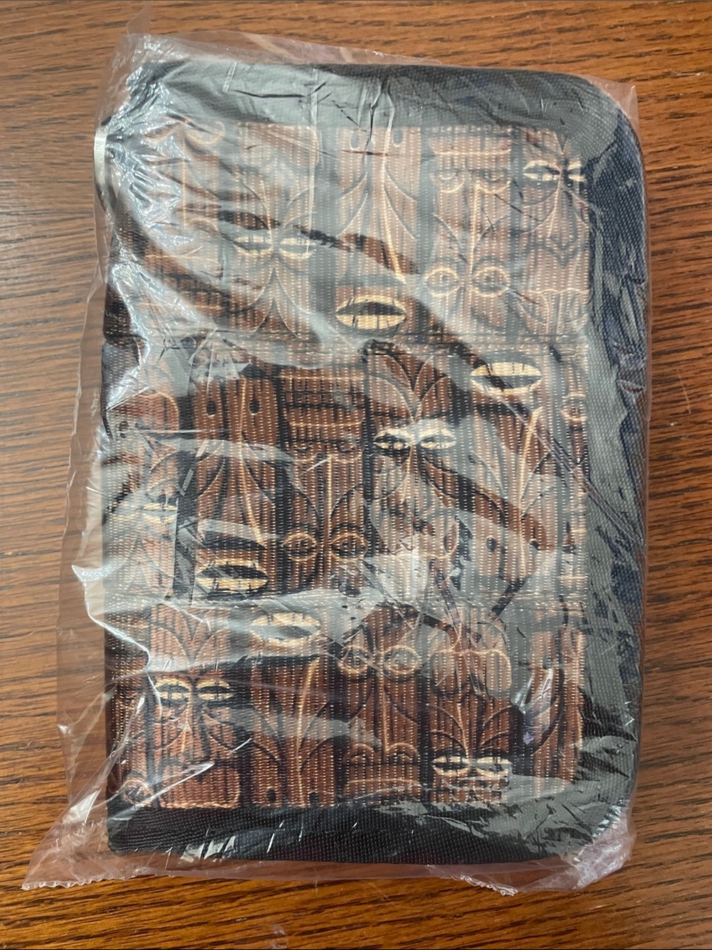 Harveys Shag Tiki Fun Size Wallet - Picture 2 of 2